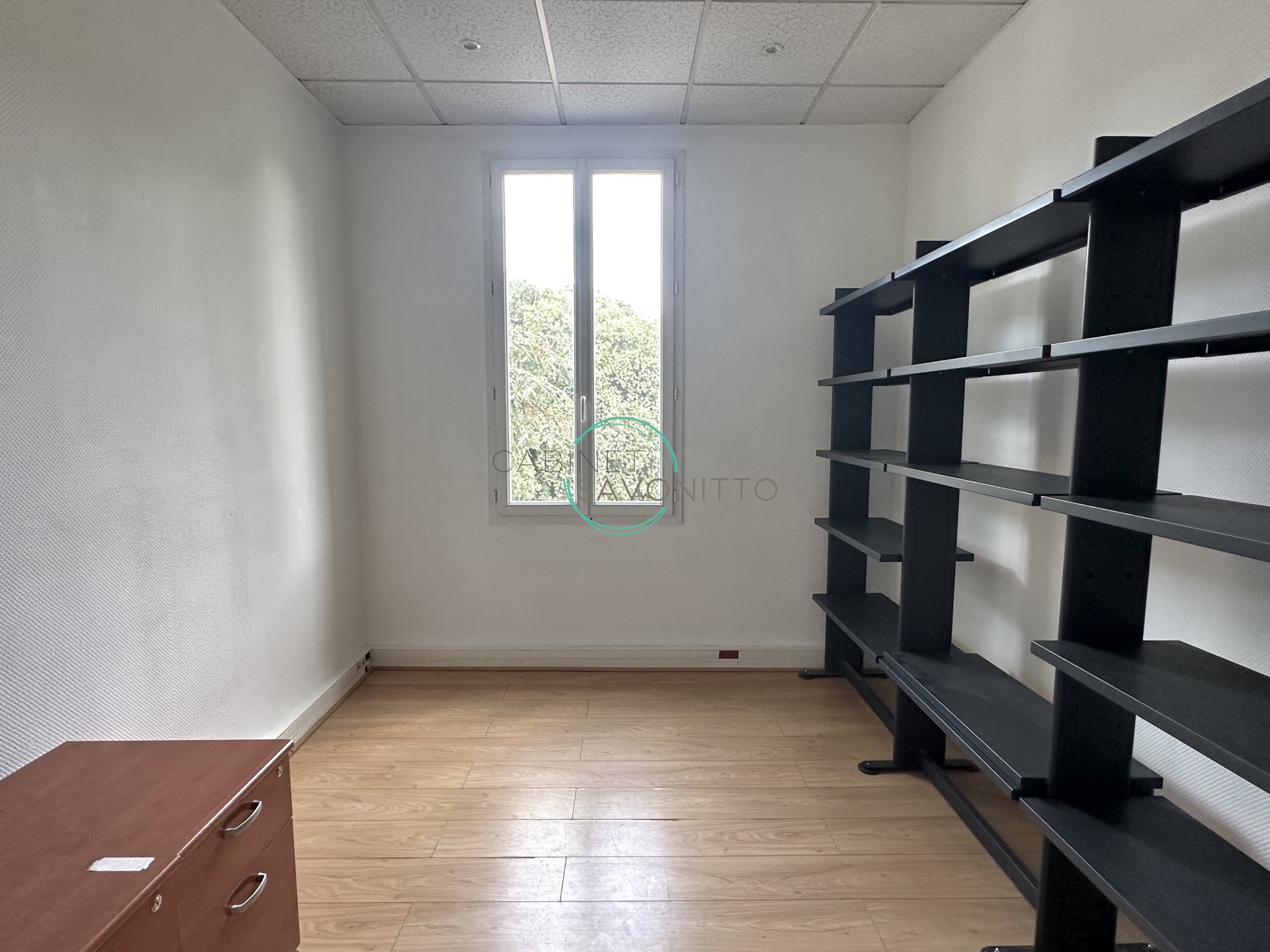 Location Bureau / Commerce à Marseille 12e arrondissement 6 pièces