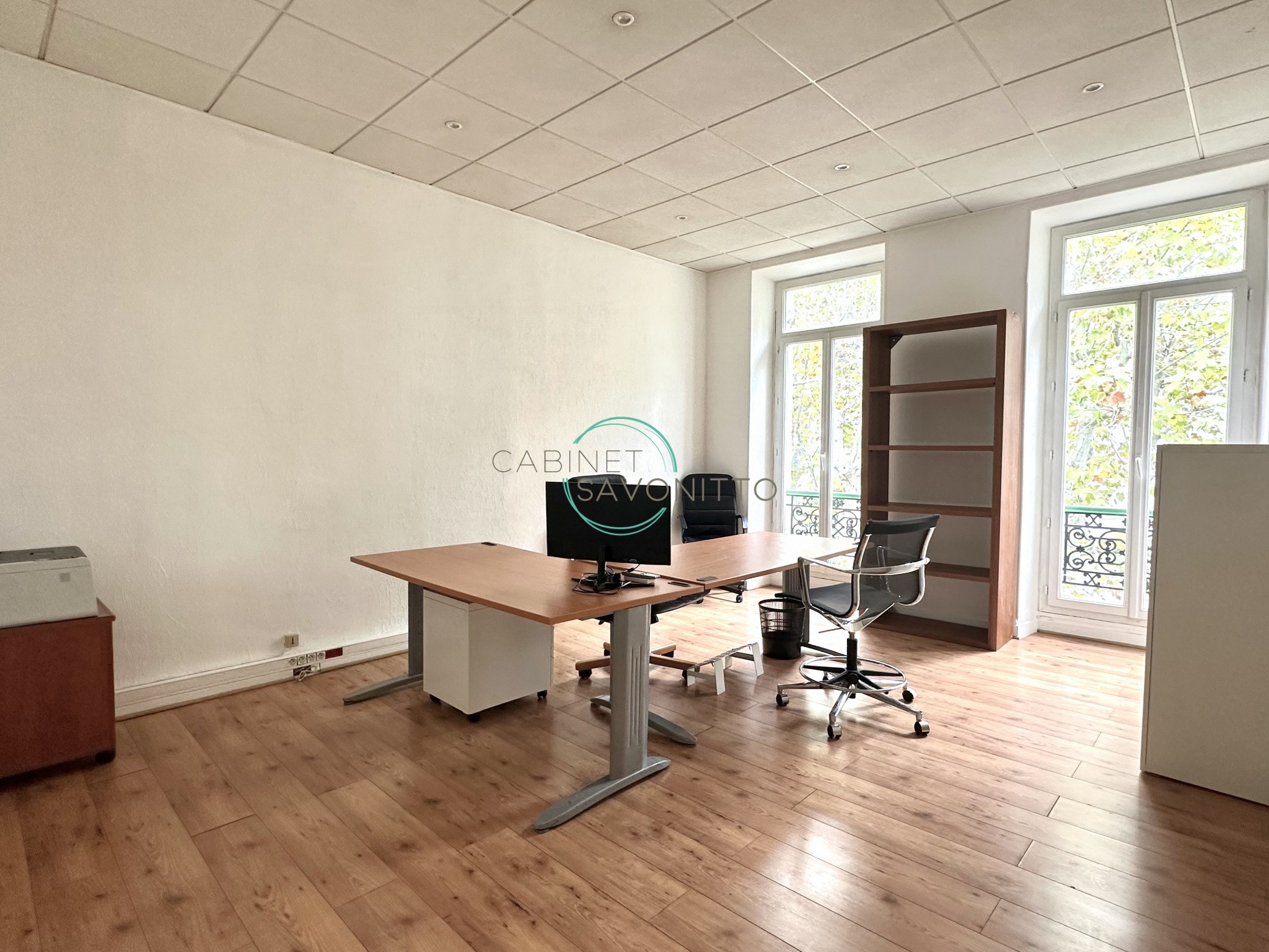 Location Bureau / Commerce à Marseille 12e arrondissement 6 pièces