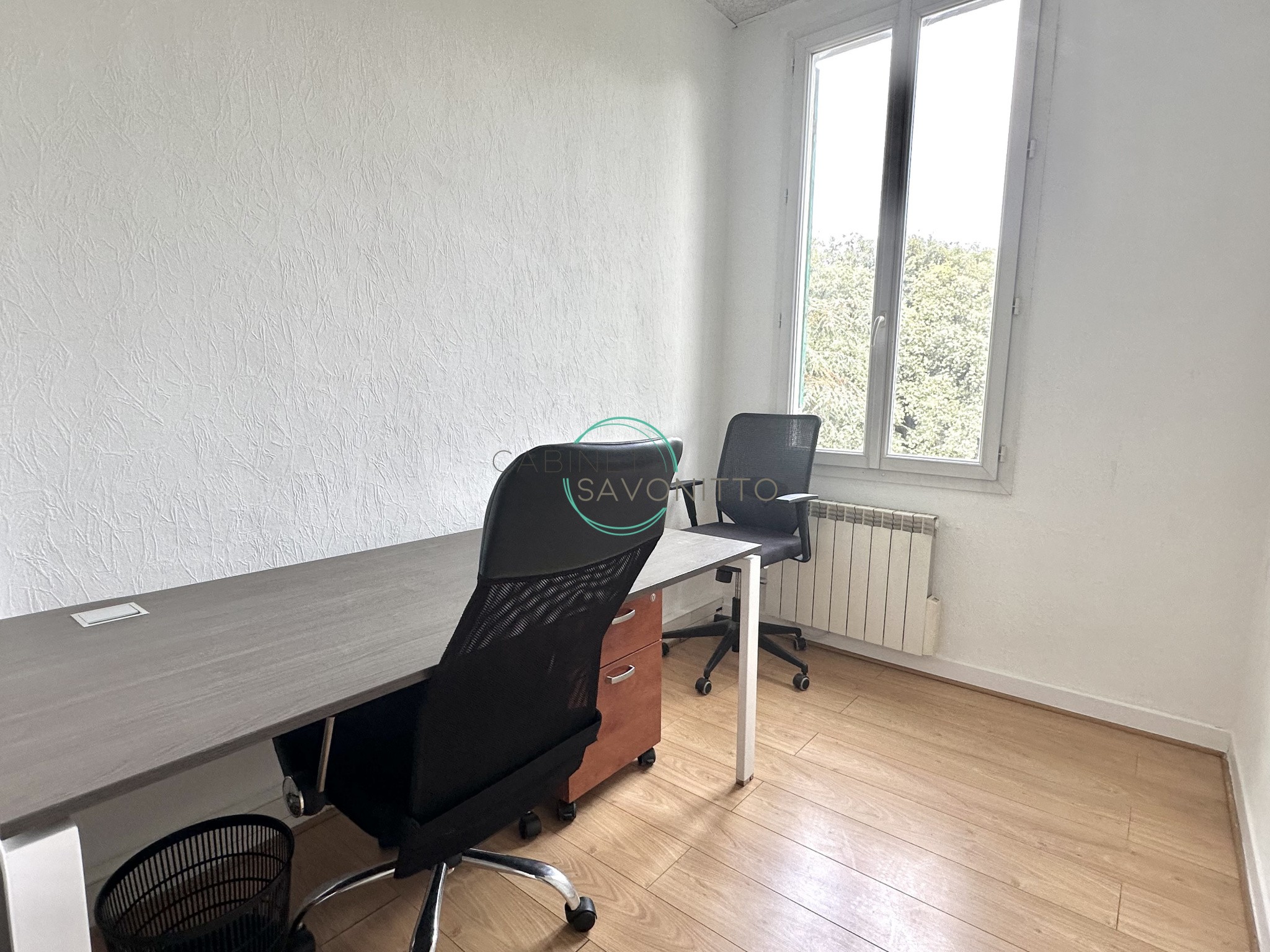 Location Bureau / Commerce à Marseille 12e arrondissement 6 pièces